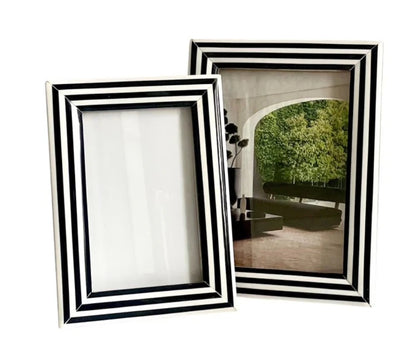 Black & White Photo Frame 4" x 6"